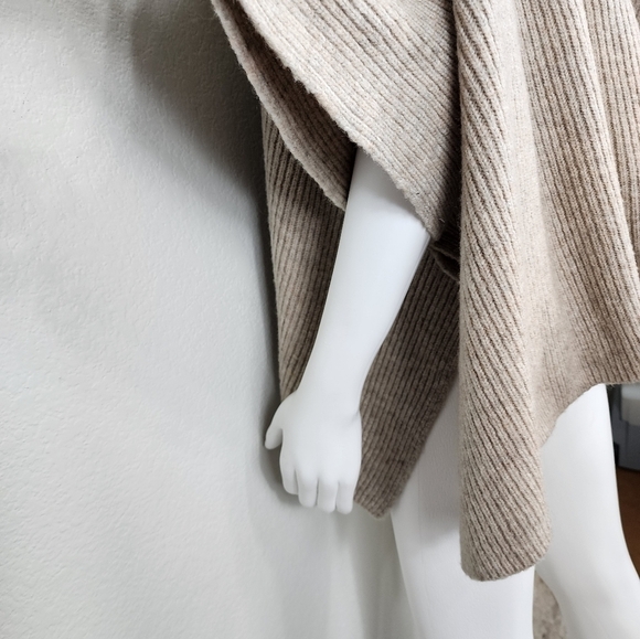 Loft Relaxed Medium Sleeve Turtleneck Poncho Tan Sweater Size M/L - Picture 5 of 10